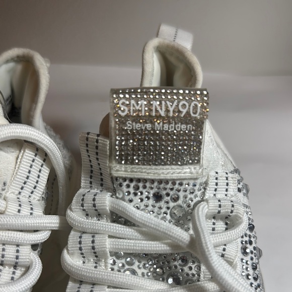New Steve Madden Stylish White Sneakers with Rhinestone Detailing 7.5 M - Picture 3 of 5